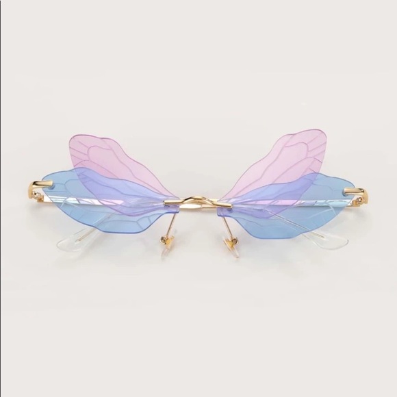 Butterfly Sunglasses with a coordinating pouch - Picture 4 of 7